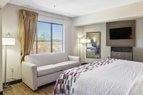 Red Roof Inn & Suites Fayetteville-Fort Bragg - image 23
