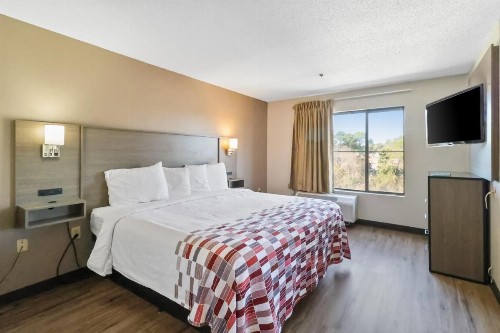 Red Roof Inn & Suites Fayetteville-Fort Bragg - image 25