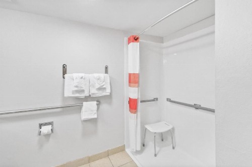 Red Roof Inn & Suites Fayetteville-Fort Bragg - image 3