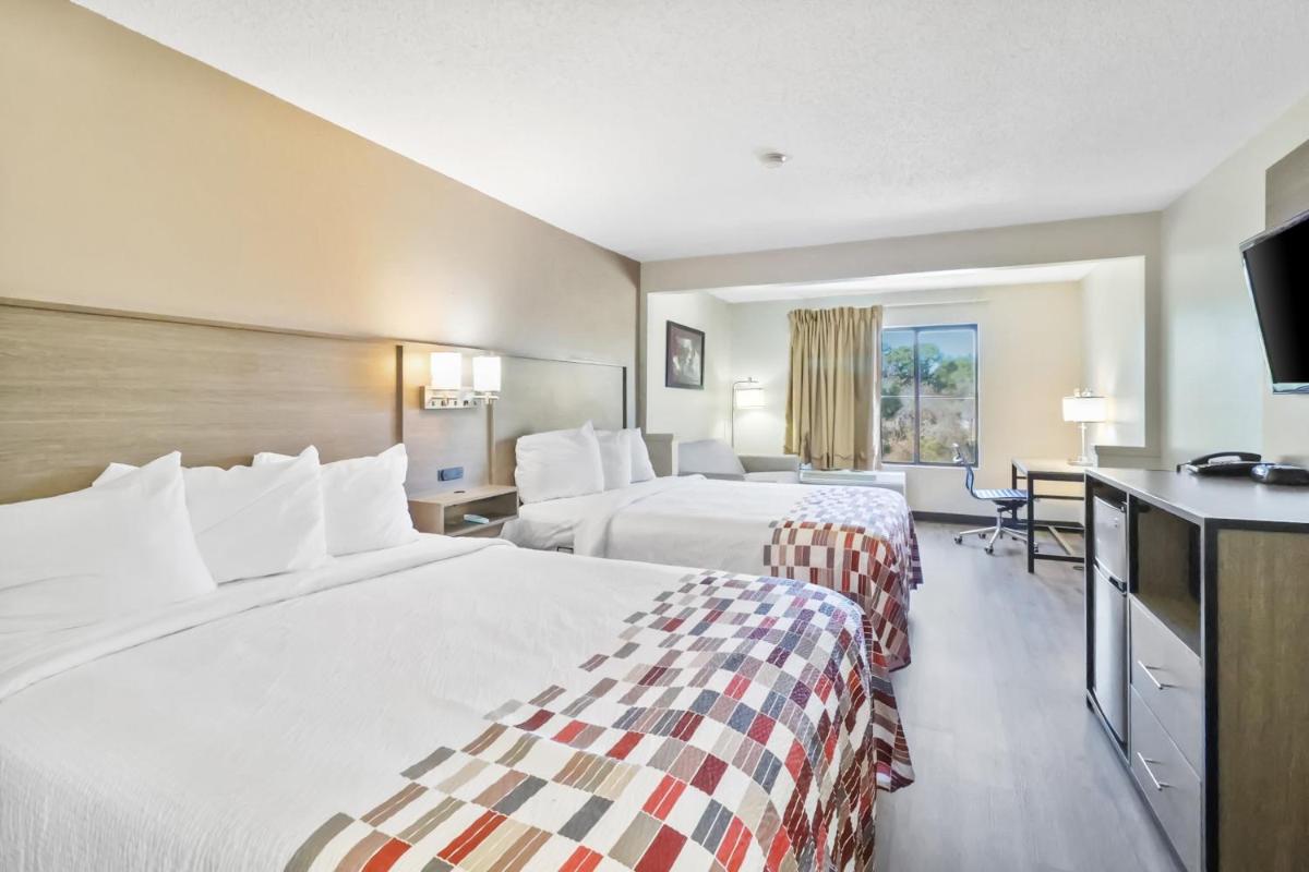 Red Roof Inn & Suites Fayetteville-Fort Bragg - image 5
