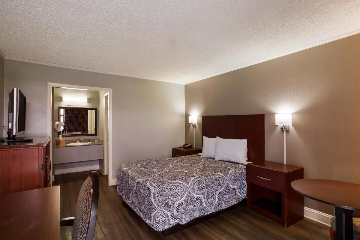 Knights Inn Fayetteville - Fort Bragg - image 2