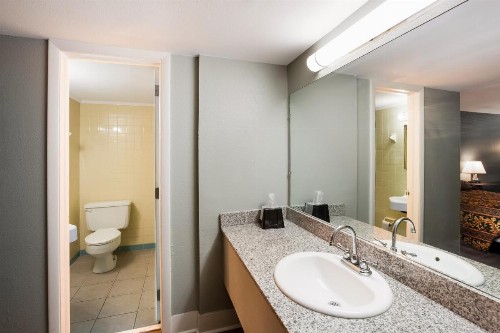Knights Inn Fayetteville - Fort Bragg - image 3