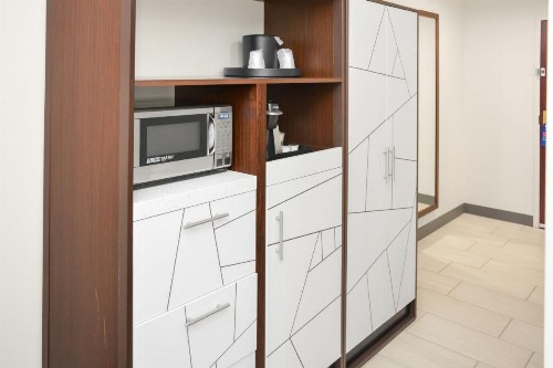 Holiday Inn Express Fayetteville - image 11