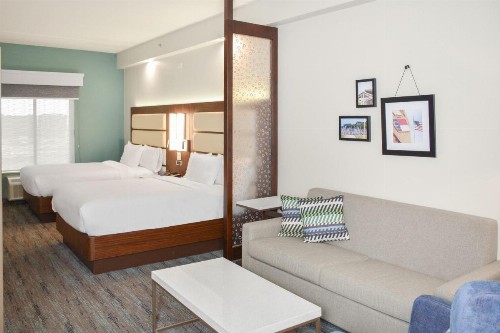 Holiday Inn Express Fayetteville - image 13