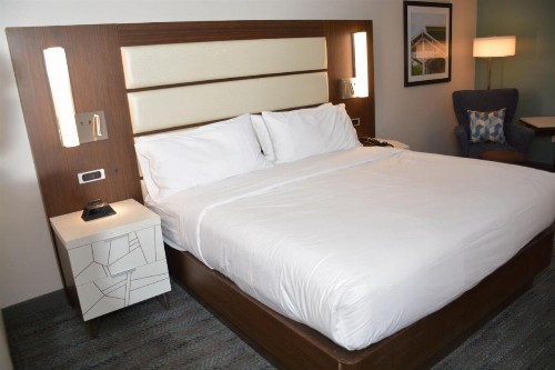 Holiday Inn Express Fayetteville - image 14