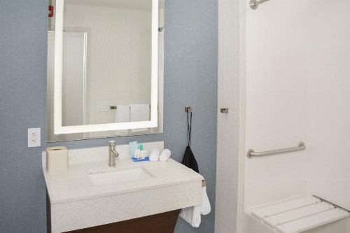 Holiday Inn Express Fayetteville - image 2