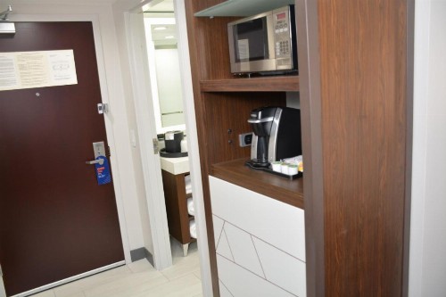 Holiday Inn Express Fayetteville - image 21