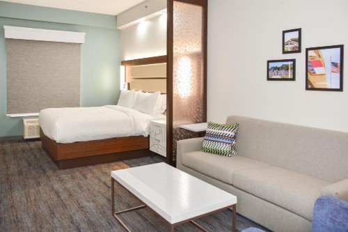 Holiday Inn Express Fayetteville - image 22