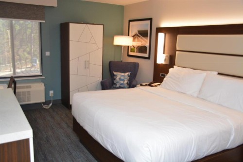 Holiday Inn Express Fayetteville - image 36