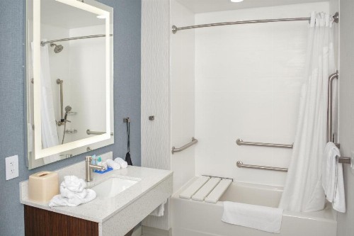 Holiday Inn Express Fayetteville - image 4