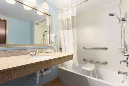 Wingate by Wyndham Fayetteville/Fort Bragg - image 14