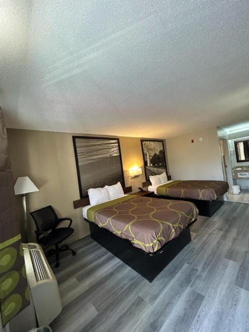 Super 8 by Wyndham Fayetteville - image 11