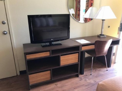 Super 8 by Wyndham Fayetteville - image 7