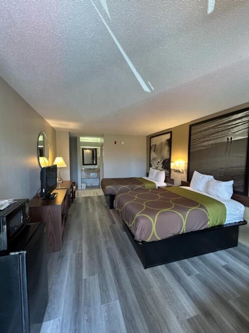 Super 8 by Wyndham Fayetteville - image 9