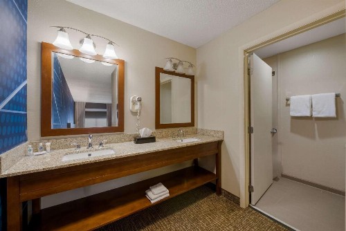 Comfort Inn Fayetteville I-95 - image 11