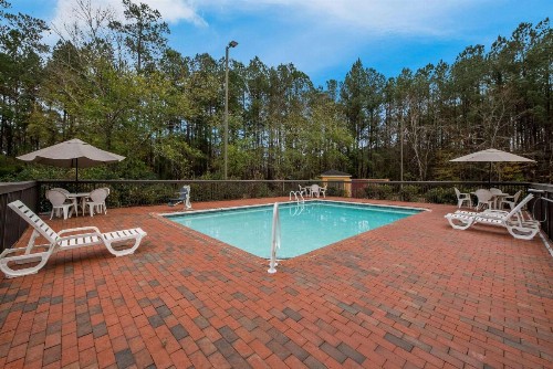 Comfort Inn Fayetteville I-95 - image 28