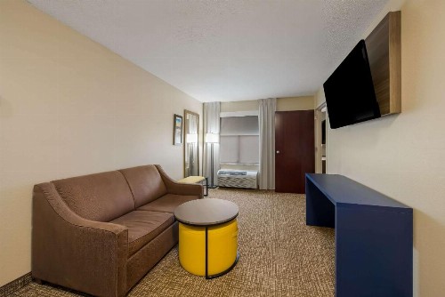 Comfort Inn Fayetteville I-95 - image 7