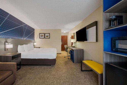 Comfort Inn Fayetteville I-95 - image 9