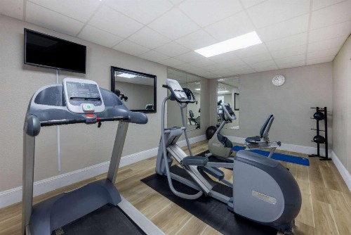 Days Inn & Suites by Wyndham Fort Bragg/Cross Creek Mall - image 13