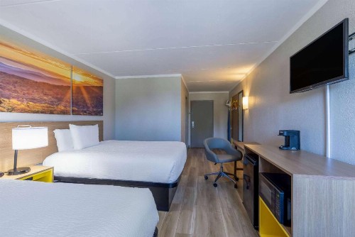 Days Inn & Suites by Wyndham Fort Bragg/Cross Creek Mall - image 18