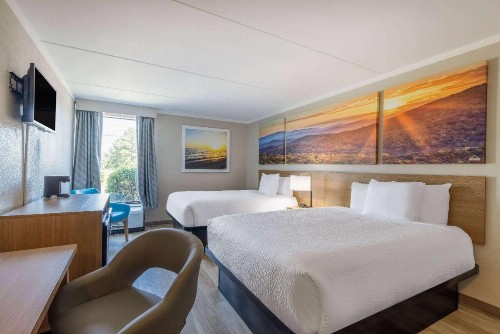 Days Inn & Suites by Wyndham Fort Bragg/Cross Creek Mall - image 19