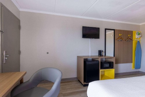 Days Inn & Suites by Wyndham Fort Bragg/Cross Creek Mall - image 21