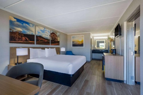 Days Inn & Suites by Wyndham Fort Bragg/Cross Creek Mall - image 26