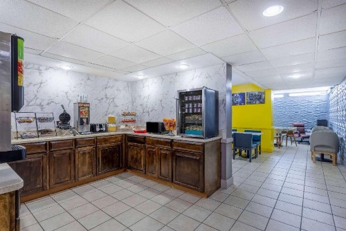 Days Inn & Suites by Wyndham Fort Bragg/Cross Creek Mall - image 31