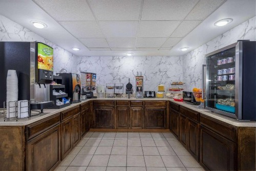 Days Inn & Suites by Wyndham Fort Bragg/Cross Creek Mall - image 32