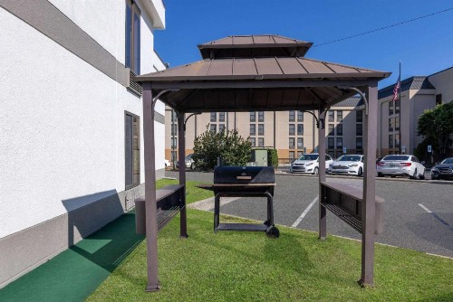 Days Inn & Suites by Wyndham Fort Bragg/Cross Creek Mall - image 33