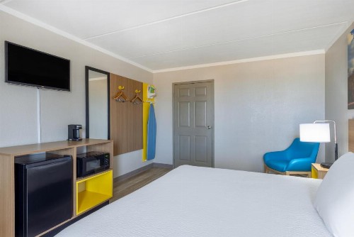 Days Inn & Suites by Wyndham Fort Bragg/Cross Creek Mall - image 40