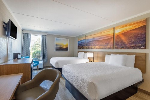 Days Inn & Suites by Wyndham Fort Bragg/Cross Creek Mall - image 47