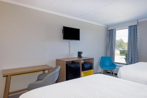 Days Inn & Suites by Wyndham Fort Bragg/Cross Creek Mall - image 48