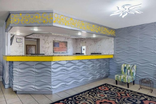 Days Inn & Suites by Wyndham Fort Bragg/Cross Creek Mall - image 8