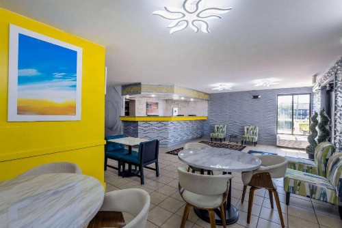 Days Inn & Suites by Wyndham Fort Bragg/Cross Creek Mall - image 9