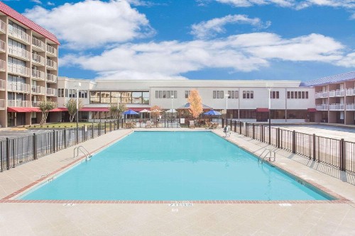 Ramada Plaza by Wyndham Fayetteville Fort Bragg Area - image 11