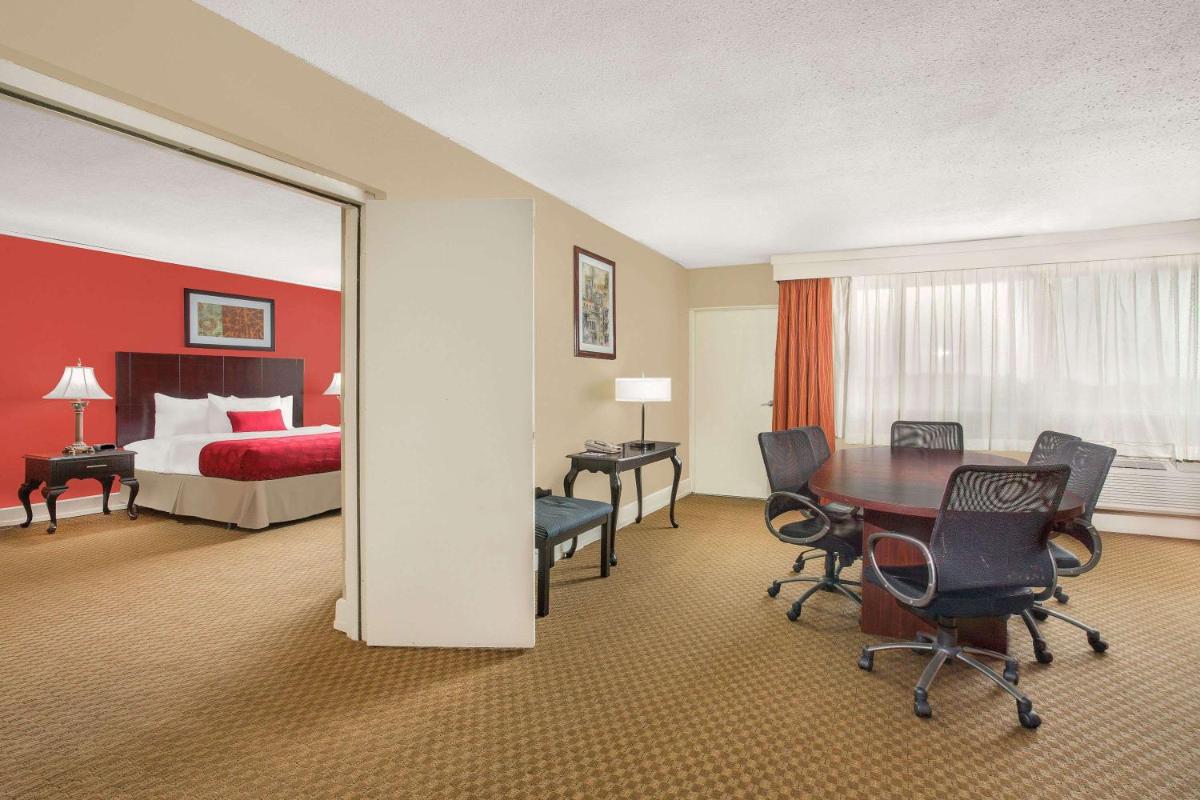 Ramada Plaza by Wyndham Fayetteville Fort Bragg Area - image 6