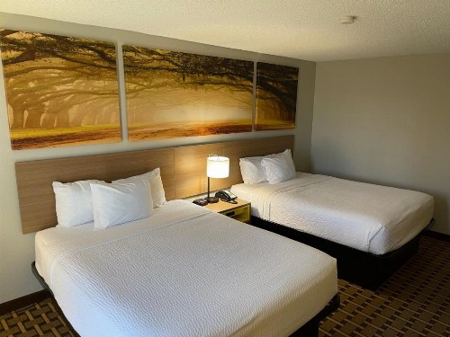Days Inn by Wyndham Fayetteville-South/I-95 Exit 49 - image 14