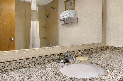 Days Inn by Wyndham Fayetteville-South/I-95 Exit 49 - image 33