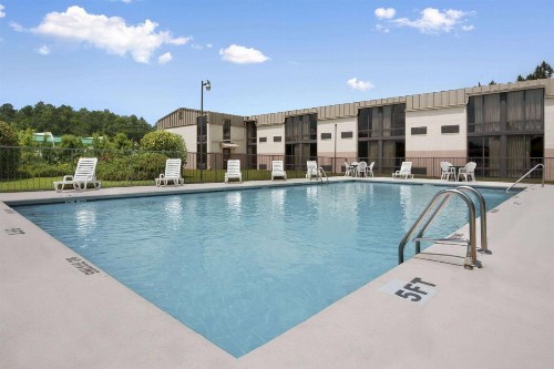Days Inn by Wyndham Fayetteville-South/I-95 Exit 49 - image 36
