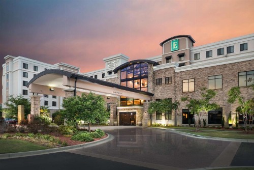 Embassy Suites Fayetteville Fort Bragg - image 1