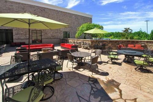 Embassy Suites Fayetteville Fort Bragg - image 2