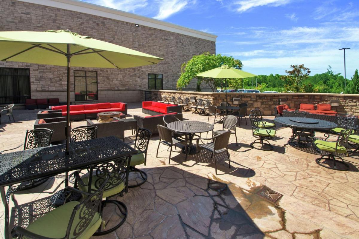 Embassy Suites Fayetteville Fort Bragg - image 2