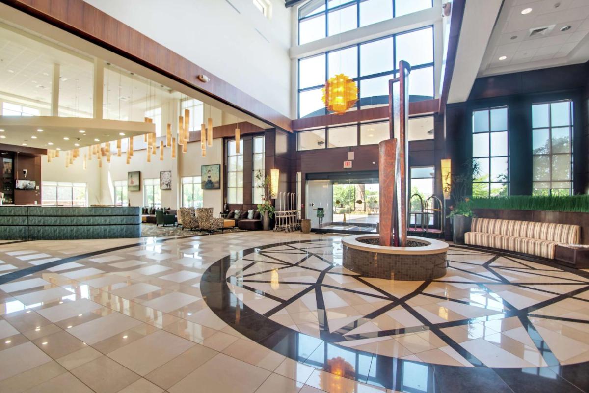 Embassy Suites Fayetteville Fort Bragg - image 7
