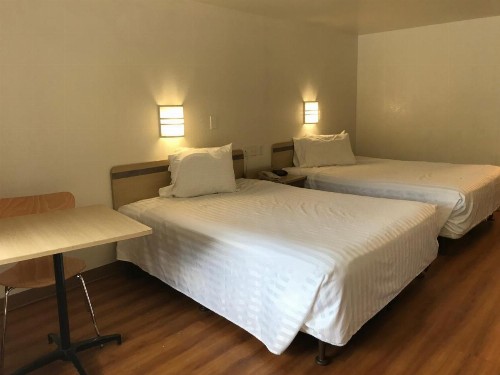 Travelodge by Wyndham Fayetteville - image 2