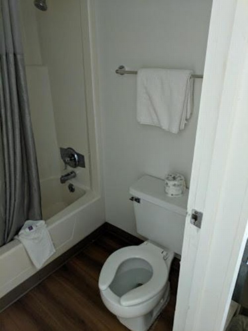 Travelodge by Wyndham Fayetteville - image 3