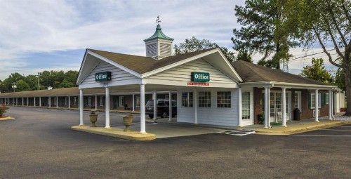 Ambassador Inn - image 18