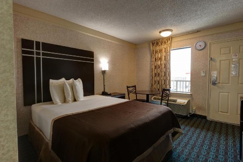 Deluxe Inn - Fayetteville - image 14