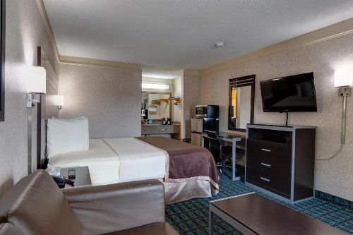 Deluxe Inn - Fayetteville - image 19