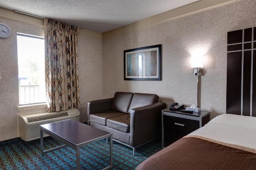 Deluxe Inn - Fayetteville - image 22